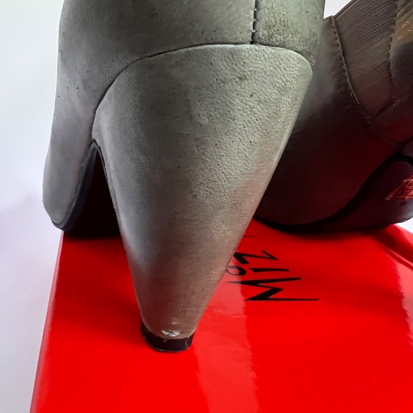 MIZ MOOZ Simone Leather Mary Jane Pumps Gray Sz 6 - Picture 5 of 13